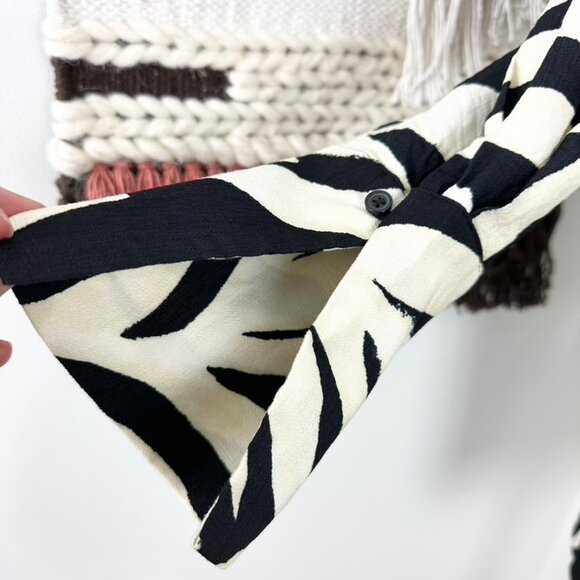 H&M Long Sleeve Floral Collared Mini Wrap Dress Beige/Black Size M - Picture 4 of 9